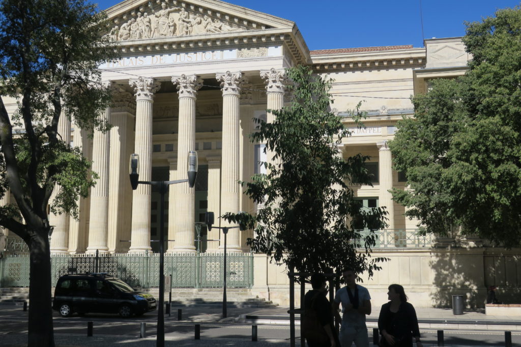 Le palais de justice de Nîmes